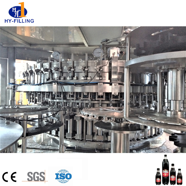 Machine de remplissage de jus d'eau de soude / chaîne de production complète de CSD